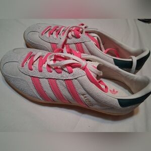 Adidas Gazelle Indoor OffWhite, Lucid Pink/ Gum Size 8 Women Sneakers JQ1096 NWT